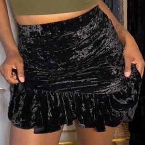 “Mini” : Black suede skirt from Zara| wore 1 x